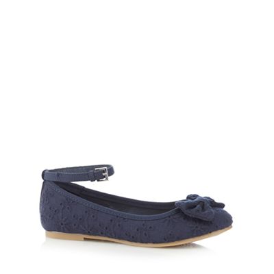 Mantaray Girls' navy Broderie Anglaise applique bow shoes